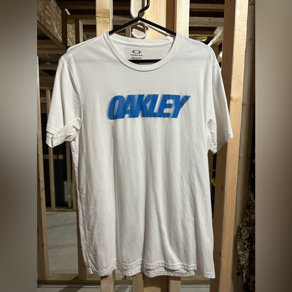 Oakley White Blue Mens Medium great condition smoke free